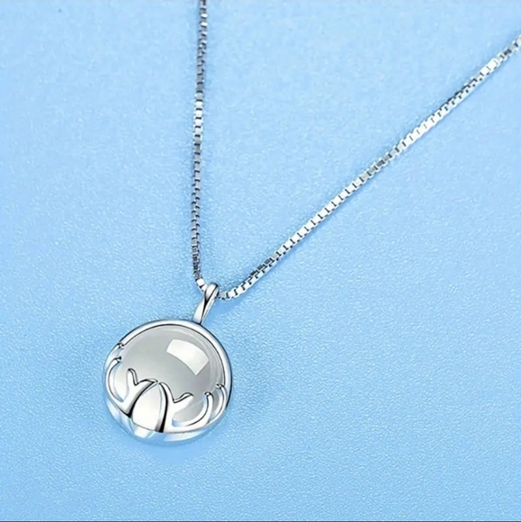 Gorgeous 925 Silver Plated Moonstone Antler Pendant Necklace. - Picture 7 of 7